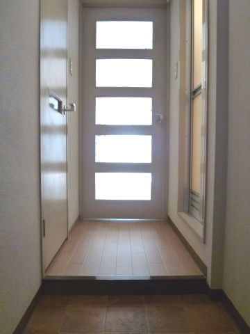 ワイズ朝潮橋駅前の玄関