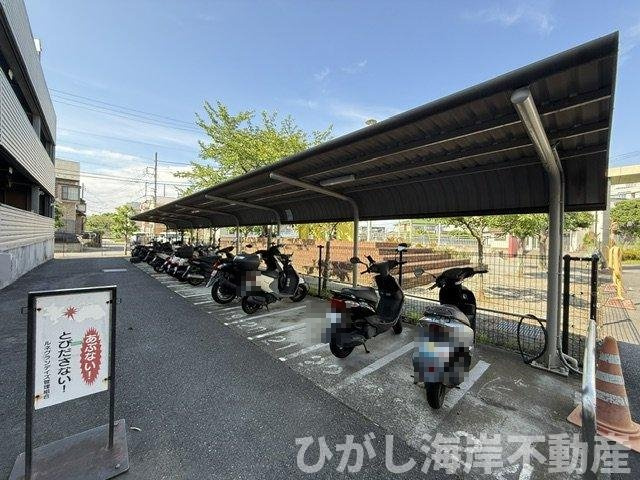 ルネグランデイズの駐車場|敷地内バイク置場