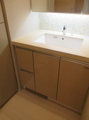 オープンレジデンシア日本橋三越前の独立洗面台