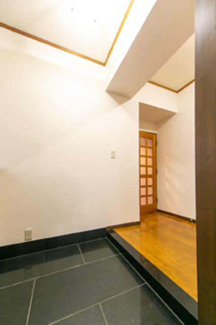 オーキッド代々木上原の玄関|※写真は同タイプ住戸です。