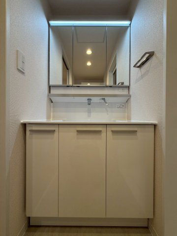 南郷パークマンションの独立洗面台