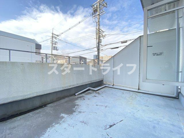 大阪市淀川区新高１丁目の賃貸マンションのバルコニー