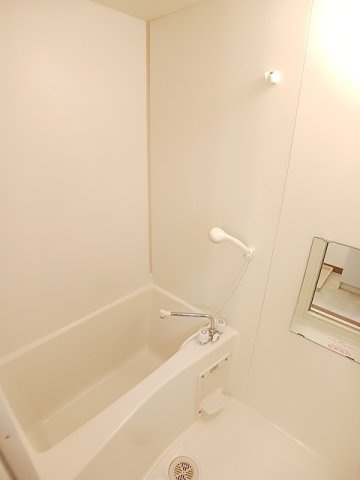 カーサ船越南の浴室|コンパクトで使いやすいお風呂です