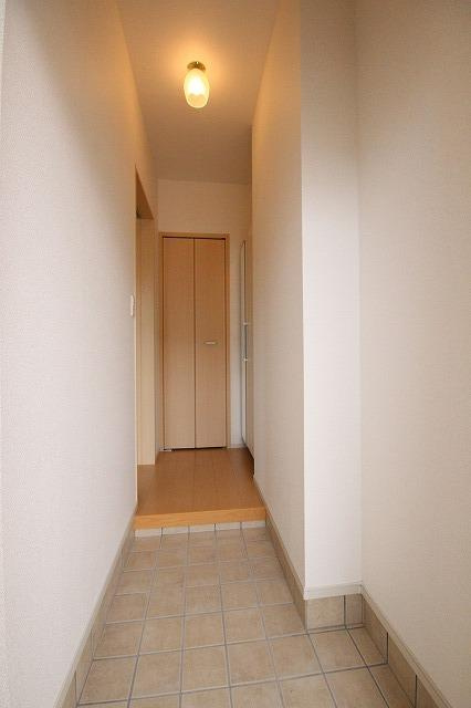 キートスⅡの玄関|※お部屋により仕様が異なる場合があります。