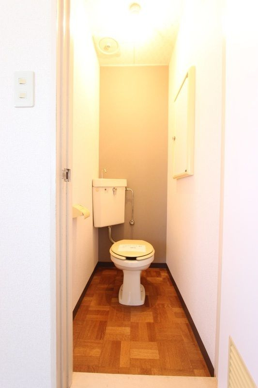 松葉スカイコーポのトイレ|清潔感のあるトイレです