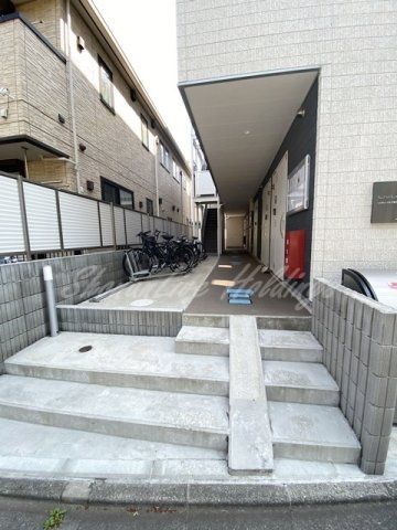 藤沢市朝日町のアパートのエントランス|清潔感のあるエントランスです♪