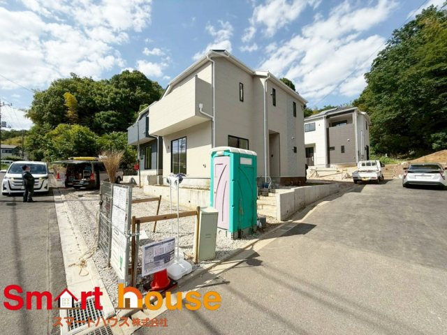 町田市図師町第42　新築全4棟の外観|周囲の街並みと青空に生えるお洒落な仕上がり！周囲には高い建物のないエリア。青い空が大きく感じますね♪