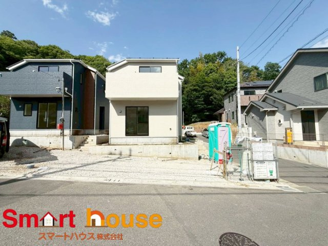 町田市図師町第42　新築全4棟の前面道路含む現地写真|オシャレな外観は、人の目を引くだけではなく自慢したくなりますね！植木を置いたりアレンジは、自由です。自分の好みに仕上げましょう♪