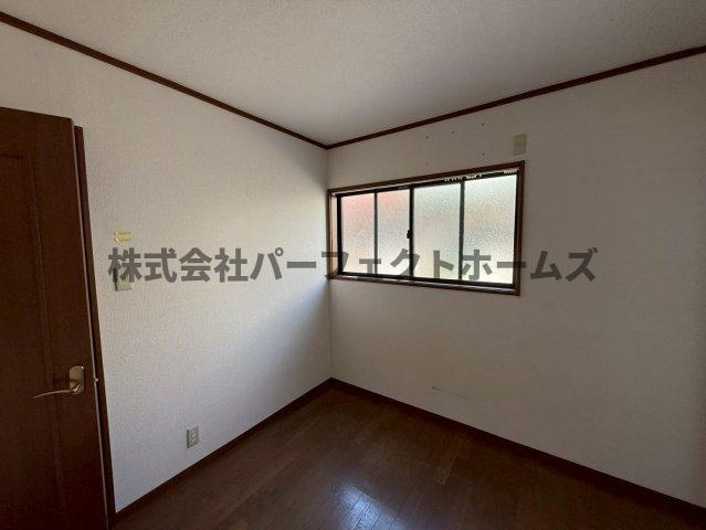 長尾元町4丁目戸建　賃貸の洋室|明るい洋室です
