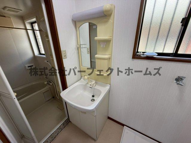 長尾元町4丁目戸建　賃貸の独立洗面台|独立洗面化粧台が付いています