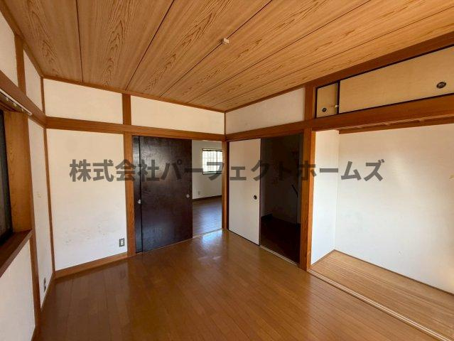 長尾元町4丁目戸建　賃貸の内装|明るい室内です