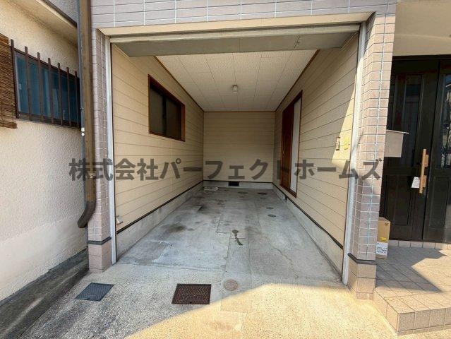 長尾元町4丁目戸建　賃貸の駐車場|駐車場があるので、車を買う予定の方も安心です