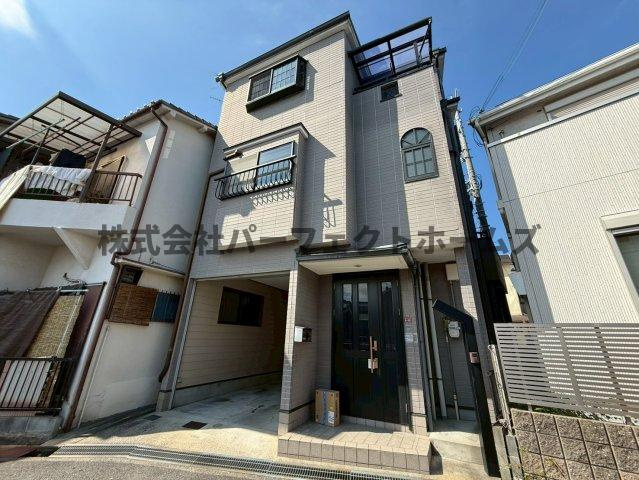 長尾元町4丁目戸建　賃貸のエントランス|ゆとりのあるエントランスです