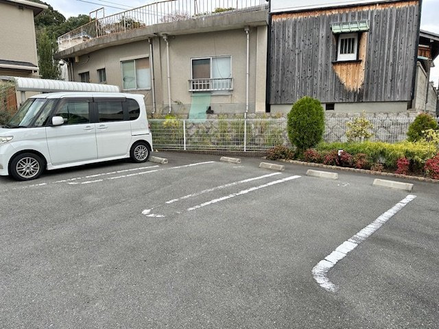 カーサ忍ヶ丘の駐車場|駐車スペースもあります