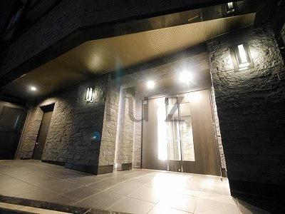 レア横濱反町駅前のエントランス