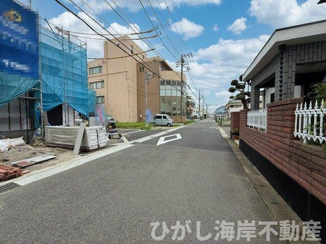 平塚市四之宮2丁目　新築戸建　全7棟の前面道路含む現地写真|7月4日撮影　建築中　現地外観
