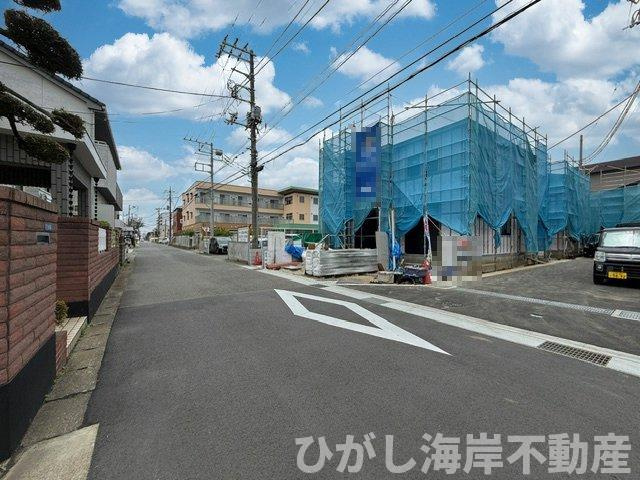 平塚市四之宮2丁目　新築戸建　全7棟の前面道路含む現地写真|7月4日撮影　建築中　現地外観