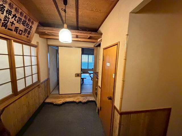 魚清ビルの内装
