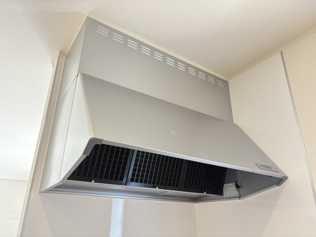 CRADLE GARDEN門司区上二十町第2のキッチン|パワフルな換気扇で煙やニオイをしっかり排出。清潔で快適なキッチン空間を保ちます