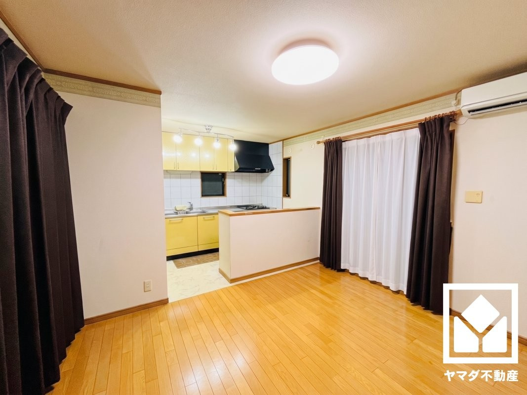 伏見区深草宝塔寺山町の居間・リビング|※本画像は空室時の写真を加工し、家具・小物等を撤去したイメージです。
実際の仕様とは異なる場合がございます。