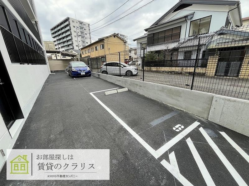 メゾン1番館の駐車場