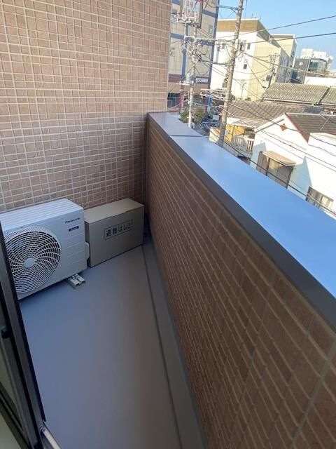 ＬＡＵＲＥＬ西新井栄町のバルコニー