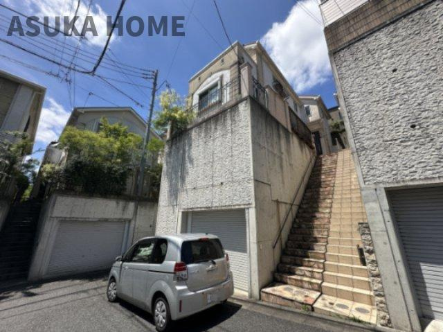 緑区長津田７丁目の外観|高台に立地する戸建てです。日当りや風通しがよく快適に暮らすことができます。