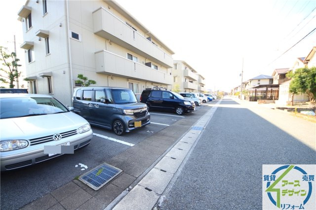 グランドアトリオ神戸西の駐車場