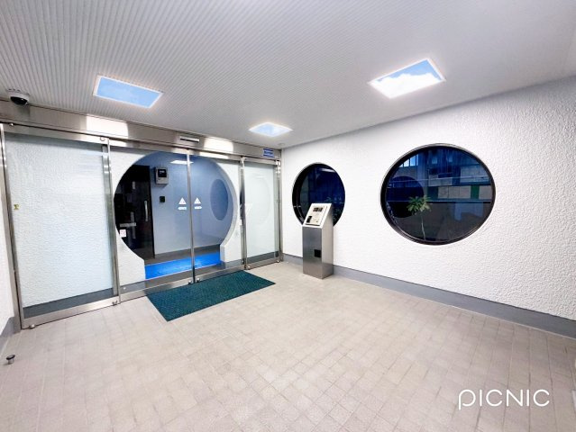 シェトワ佃のその他|オートロック付きで防犯面にも配慮されたエントランス。ゆとりある空間と清潔感あふれる共用部が、ご家族や来訪者を気持ちよく迎えてくれます。