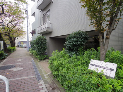 フォレステージ西早稲田のエントランス|フォレステージ西早稲田：スーパーやコンビニ近く買物便利！