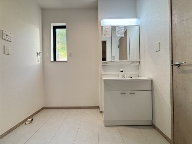 ハートフルタウン緑区兵庫2丁目513｜名古屋市の戸建ならホームアップの独立洗面台|就寝前や朝の身支度の際など、快適にお使いいただける洗面台