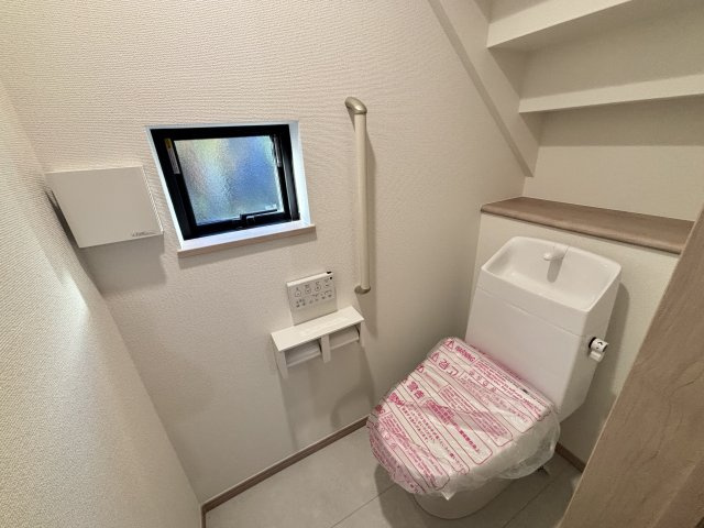 ハートフルタウン緑区兵庫2丁目513｜名古屋市の戸建ならホームアップのトイレ|2か所にトイレを完備。混み合う朝や来客時も安心の設計！