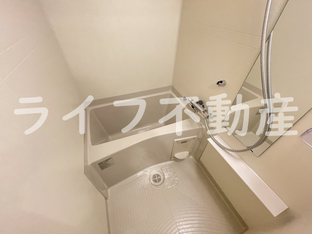 アドバンス大阪バレンシアの浴室|きれいなお風呂です