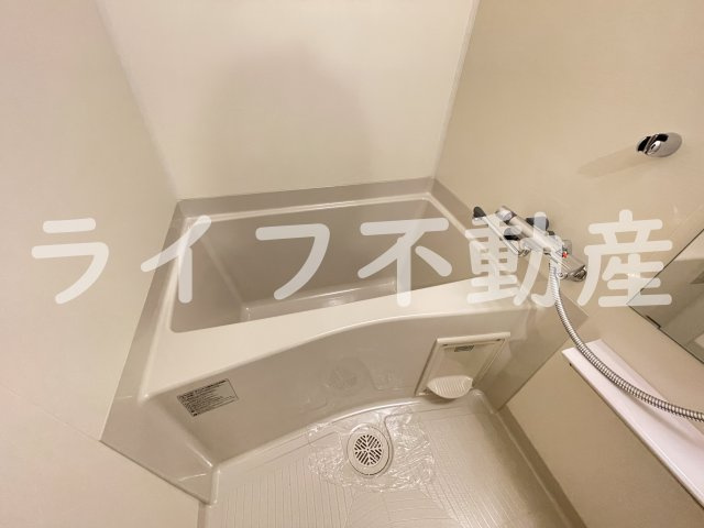 アドバンス大阪バレンシアの浴室|コンパクトで使いやすいお風呂です