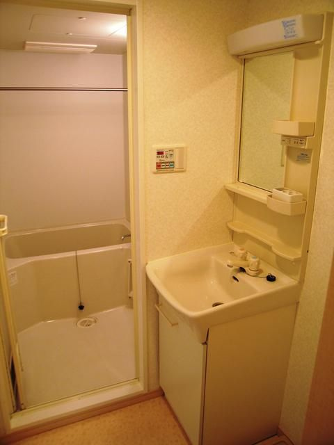 横浜市旭区鶴ケ峰本町１丁目の賃貸マンションの洗面所
