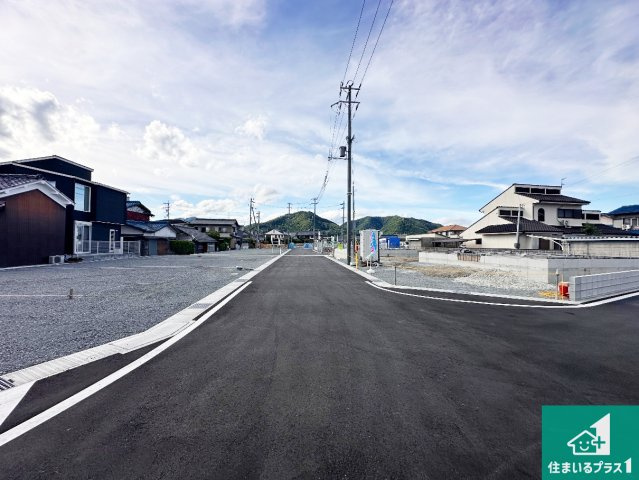 神崎郡福崎町福崎新　第3期　新築一戸建ての前面道路含む現地写真|周辺は落ち着いた街並みの住宅地！子育てがしやすい住環境です！まだ未完成ですが、現地でしかわからない事もございます。是非一度ご覧ください。