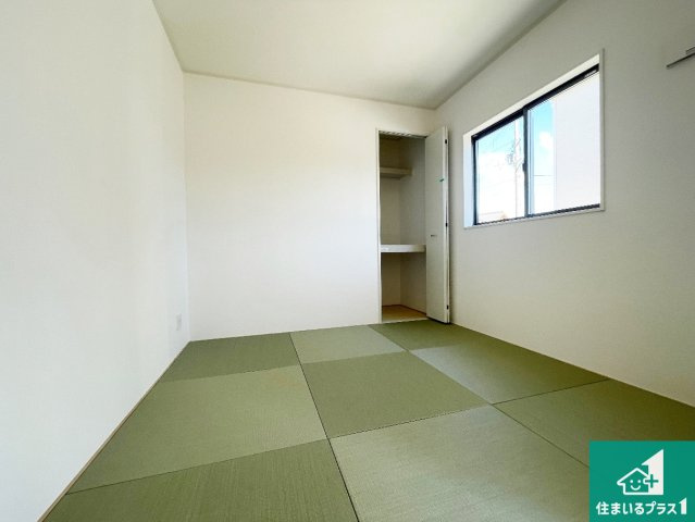 神崎郡福崎町福崎新　第3期　新築一戸建ての和室|一室あると便利な和室は客間としてだけでなく、小さなお子様のプレイルームや食後のくつろぎスペースとしてもご利用いただけます。収納もついていますので大活躍間違いなし！
