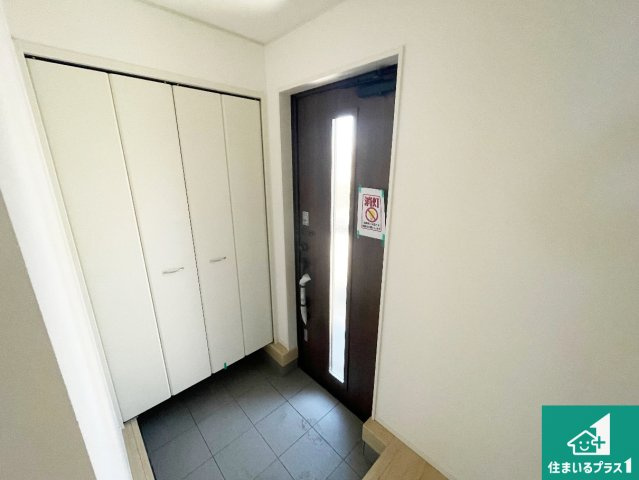 神崎郡福崎町福崎新　第3期　新築一戸建ての玄関|シューズボックスにはたくさんの靴が収納できるので玄関周りはいつもスッキリ！ご家族が増えても安心！