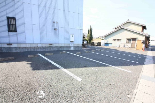 ラフィック・Ｔの駐車場