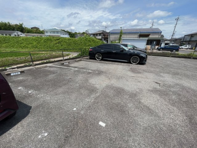 カーサ Mの駐車場