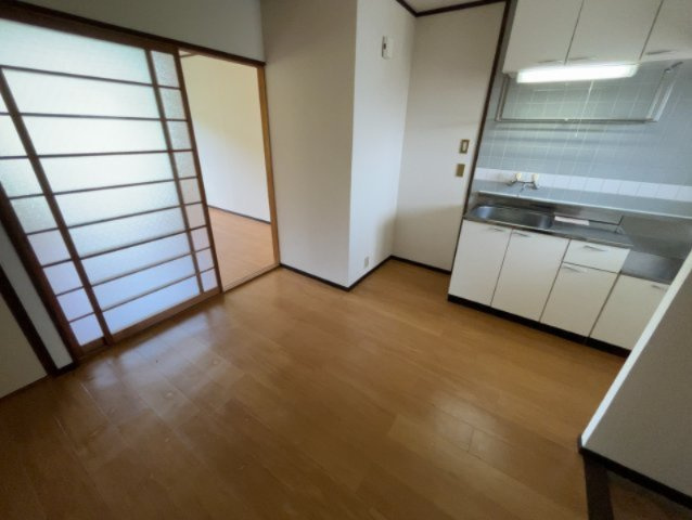 カーサ Mの居間・リビング|別部屋同一間取りのお写真となります。