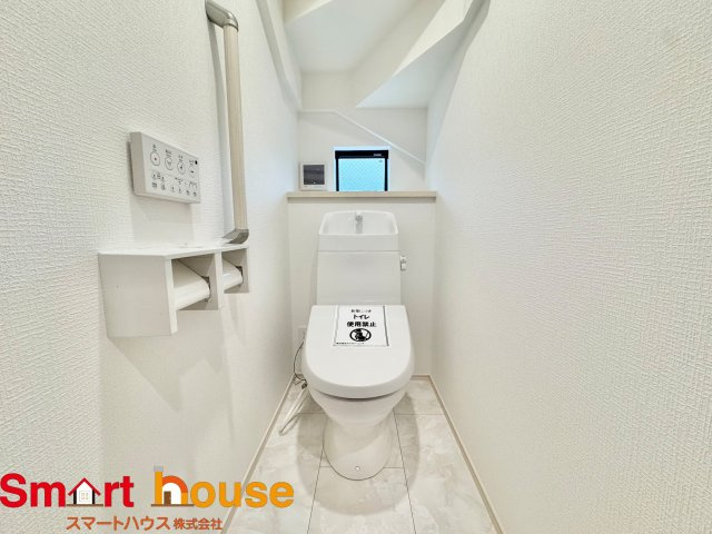 綾瀬市深谷中　新築2棟のトイレ|節水型でエコなトイレには今では当たり前のウォシュレット付き。換気機能も着いているので常に快適ですね♪
