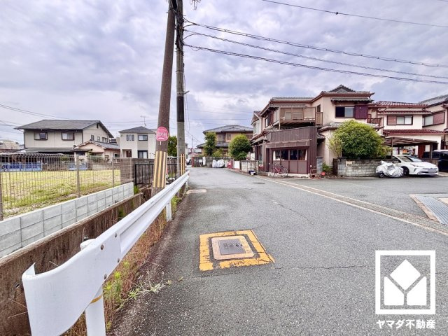 京田辺市草内穴口　の前面道路含む現地写真