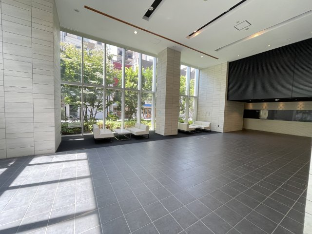 ジオ新町のエントランス