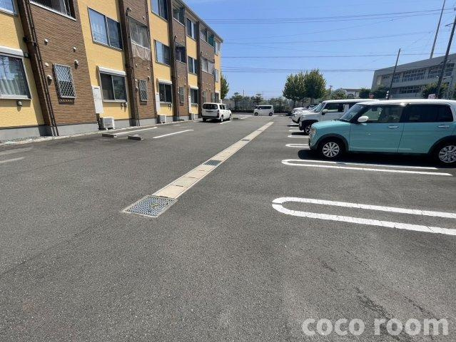 エテヴォワル・ベルの駐車場
