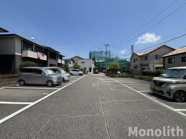 シャーメゾン光明池B棟の駐車場