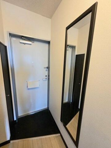 町田市小山町のアパートの玄関