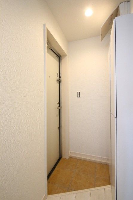 さいたま市中央区下落合４丁目のアパートの玄関