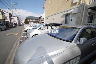 【駐車場】 | ヴェルドミール | 敷地内駐車場完備