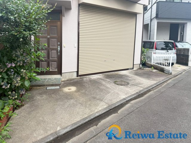 中古戸建　茅ヶ崎市柳島の駐車場